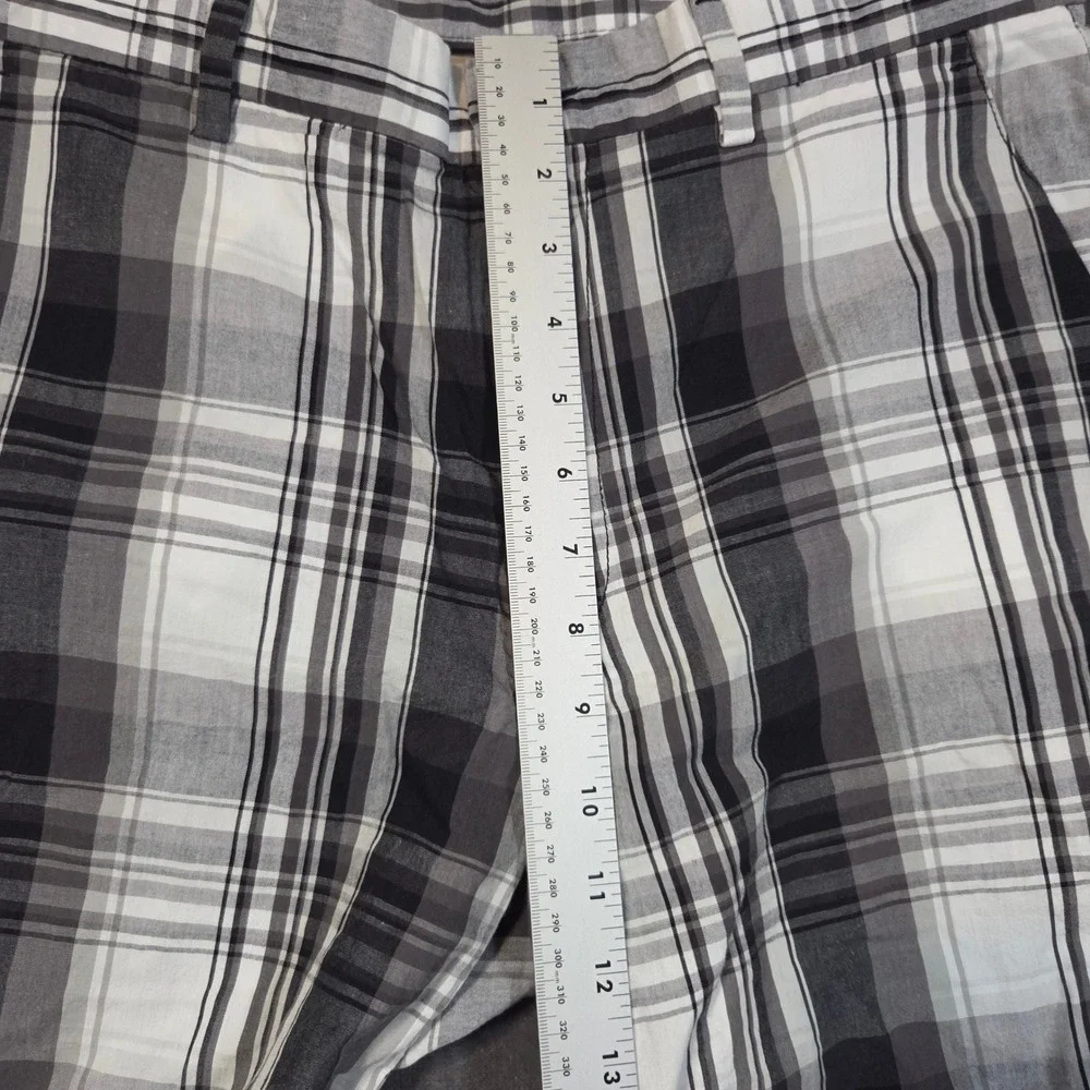 Axist Plaid Shorts Mens 32 Black White Gray Flat Front Cotton Casual